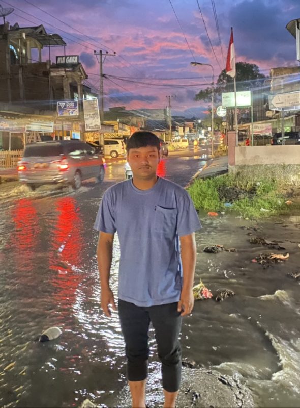 Banjir Genangi Badan jalan dan kios-Kios warga,Helmi Aktivis GmnI minta keseriusan Bupati tangani banjir Kota Takengon